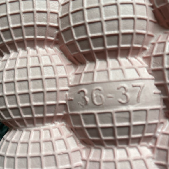 New croc style slipper in light pink - Picture 5 of 5